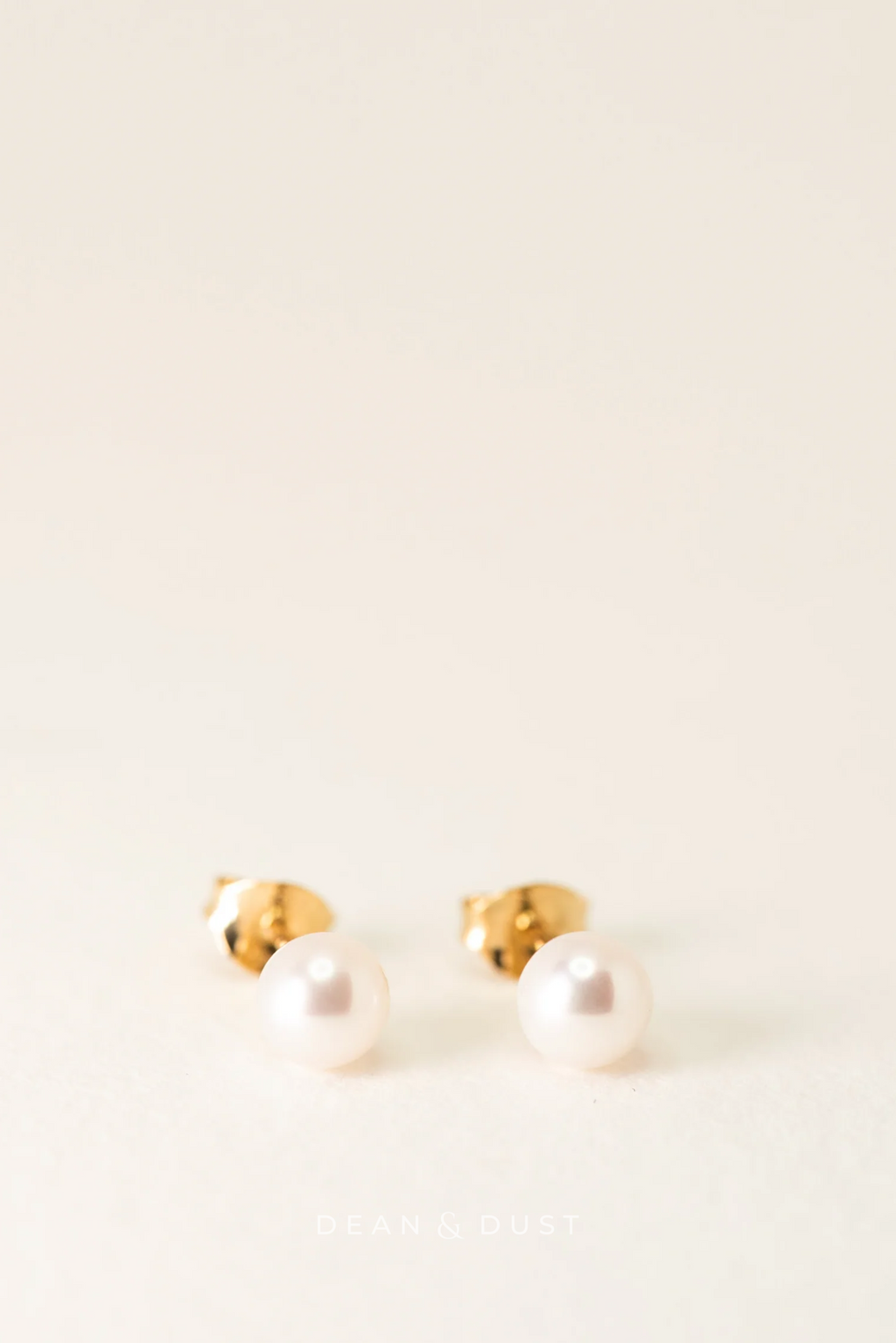DEAN & DUST Classic Round Pearl Studs (4mm)