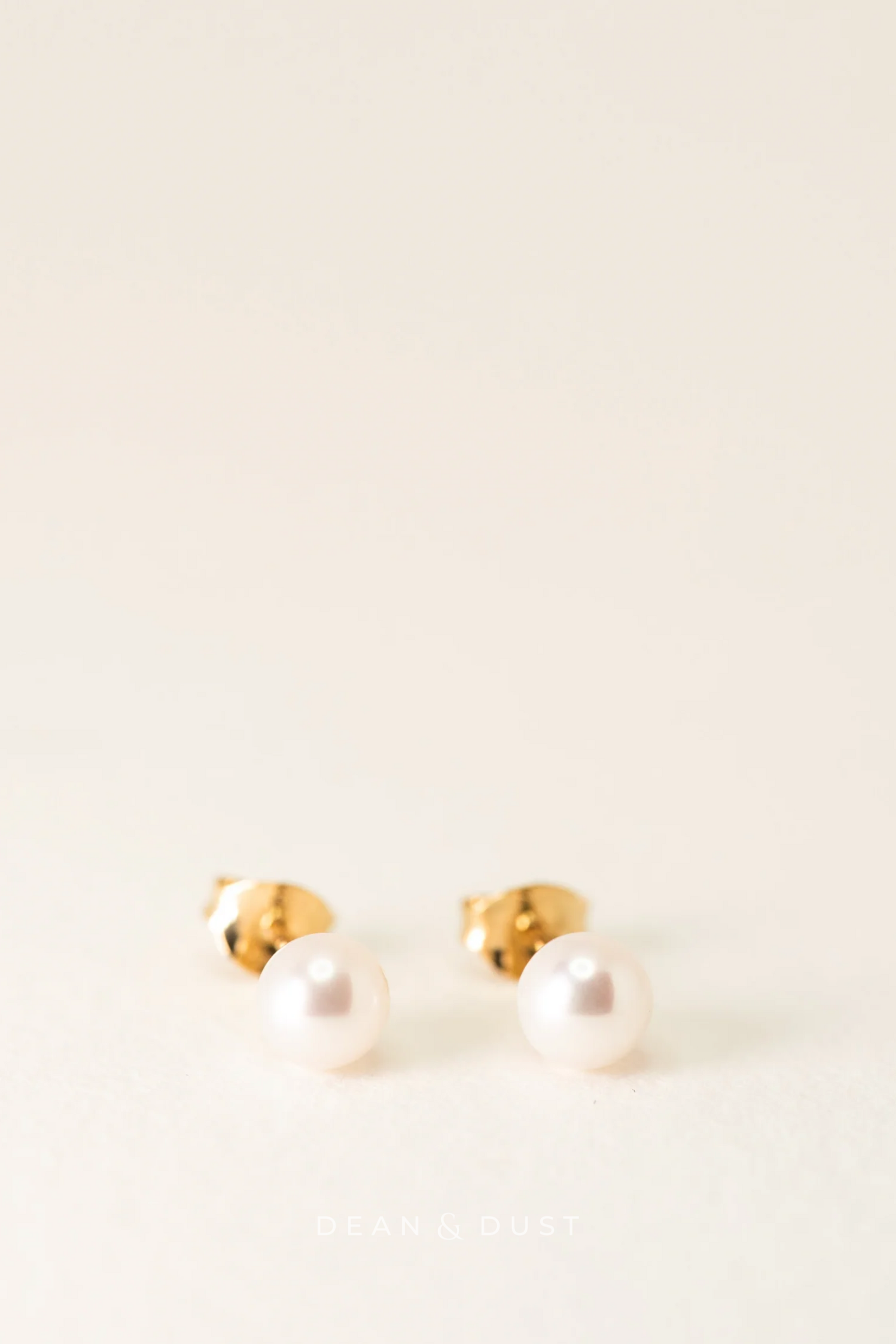 DEAN & DUST Classic Round Pearl Studs (4mm)