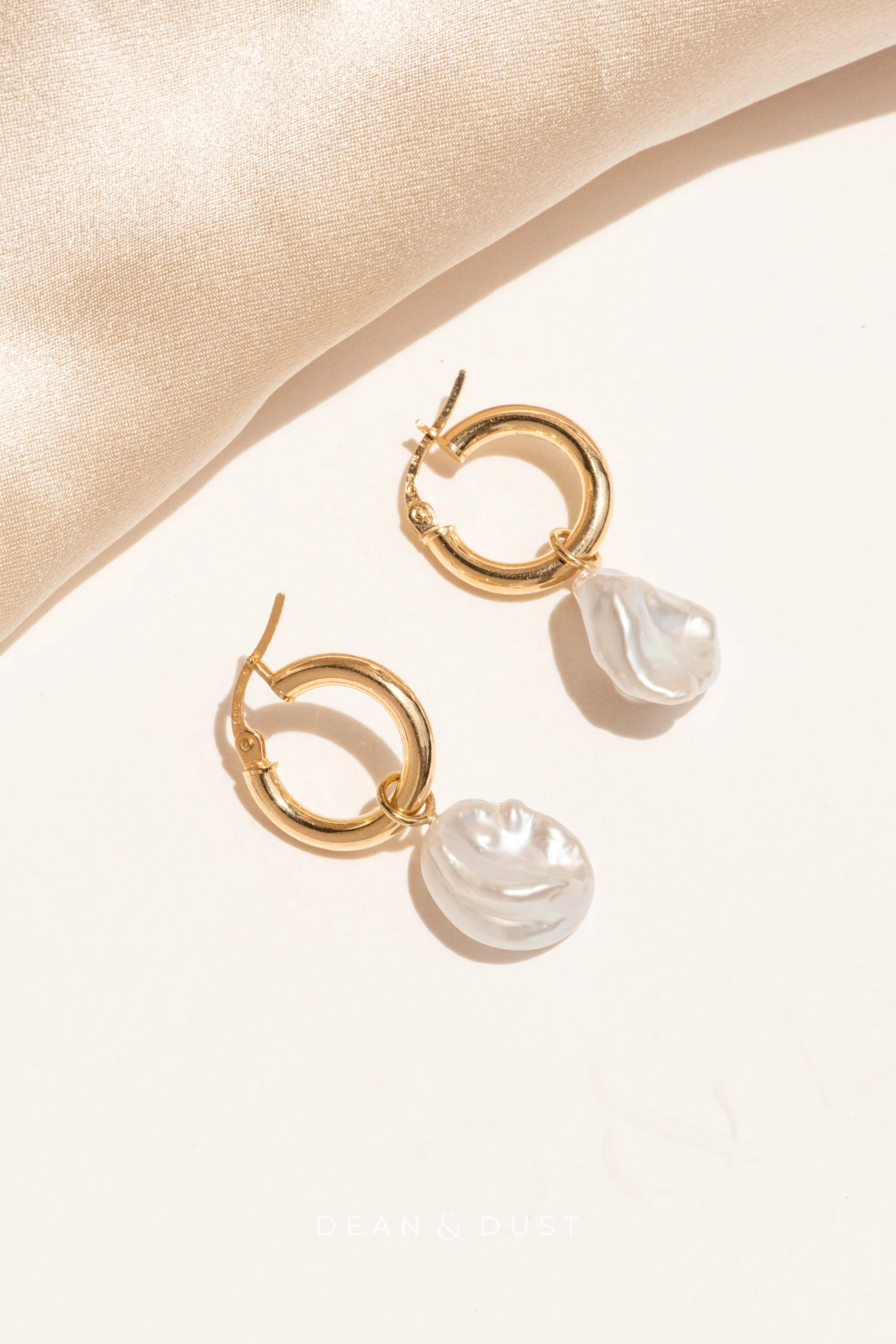 DEAN & DUST Ronde Hoop with Keshi Pearl Charm Earrings