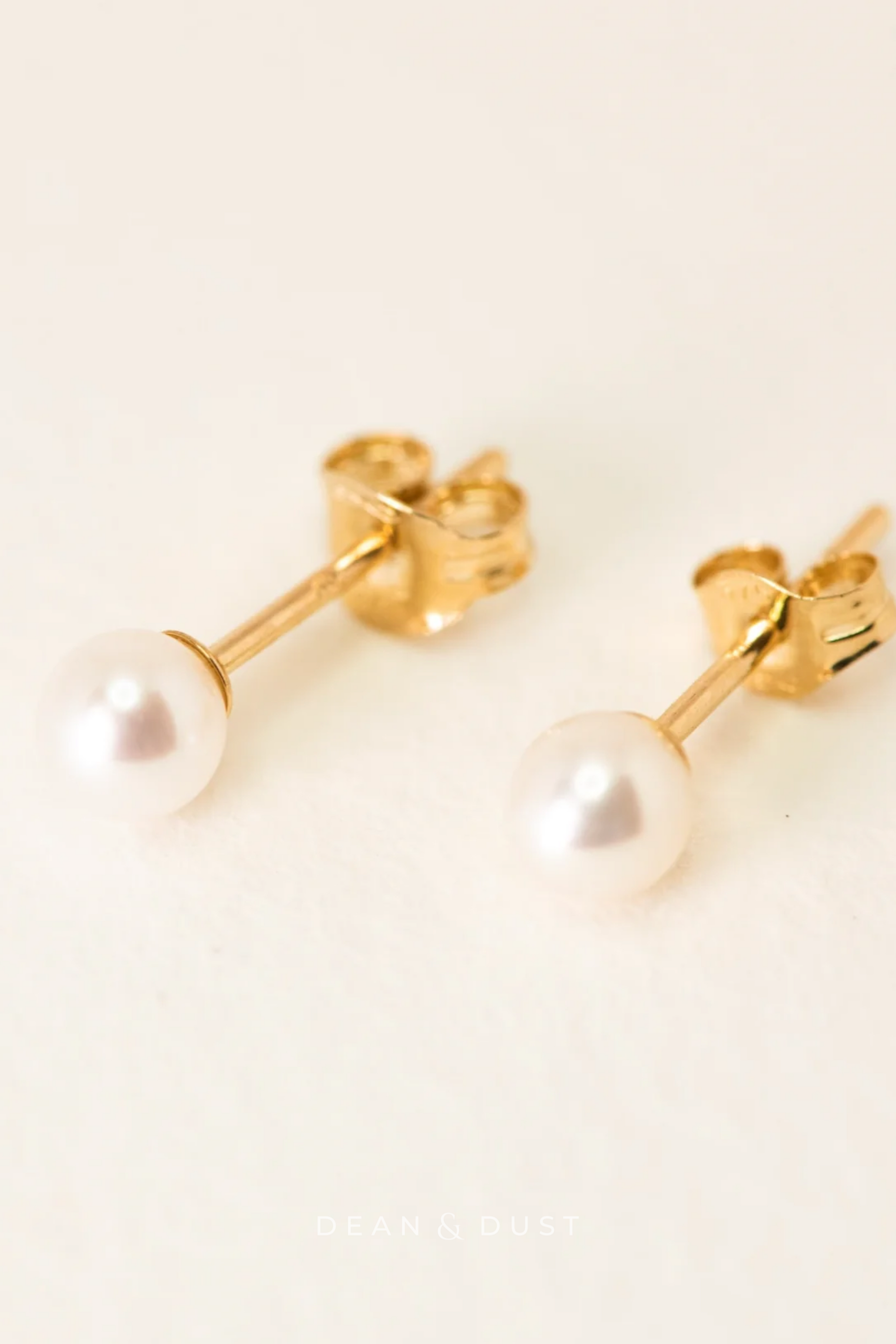 DEAN & DUST Classic Round Pearl Studs (4mm)