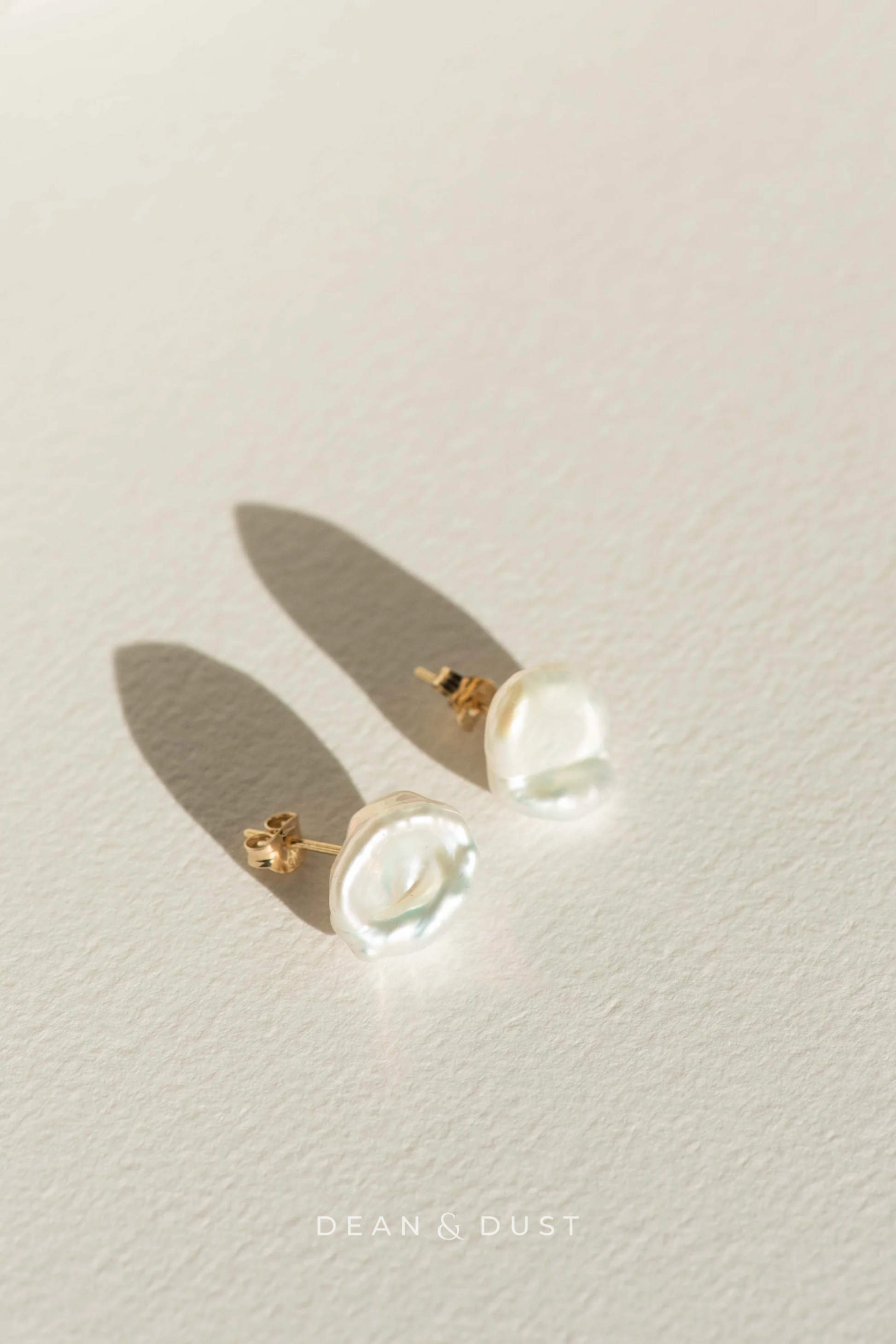 DEAN & DUST Keshi Pearl Studs