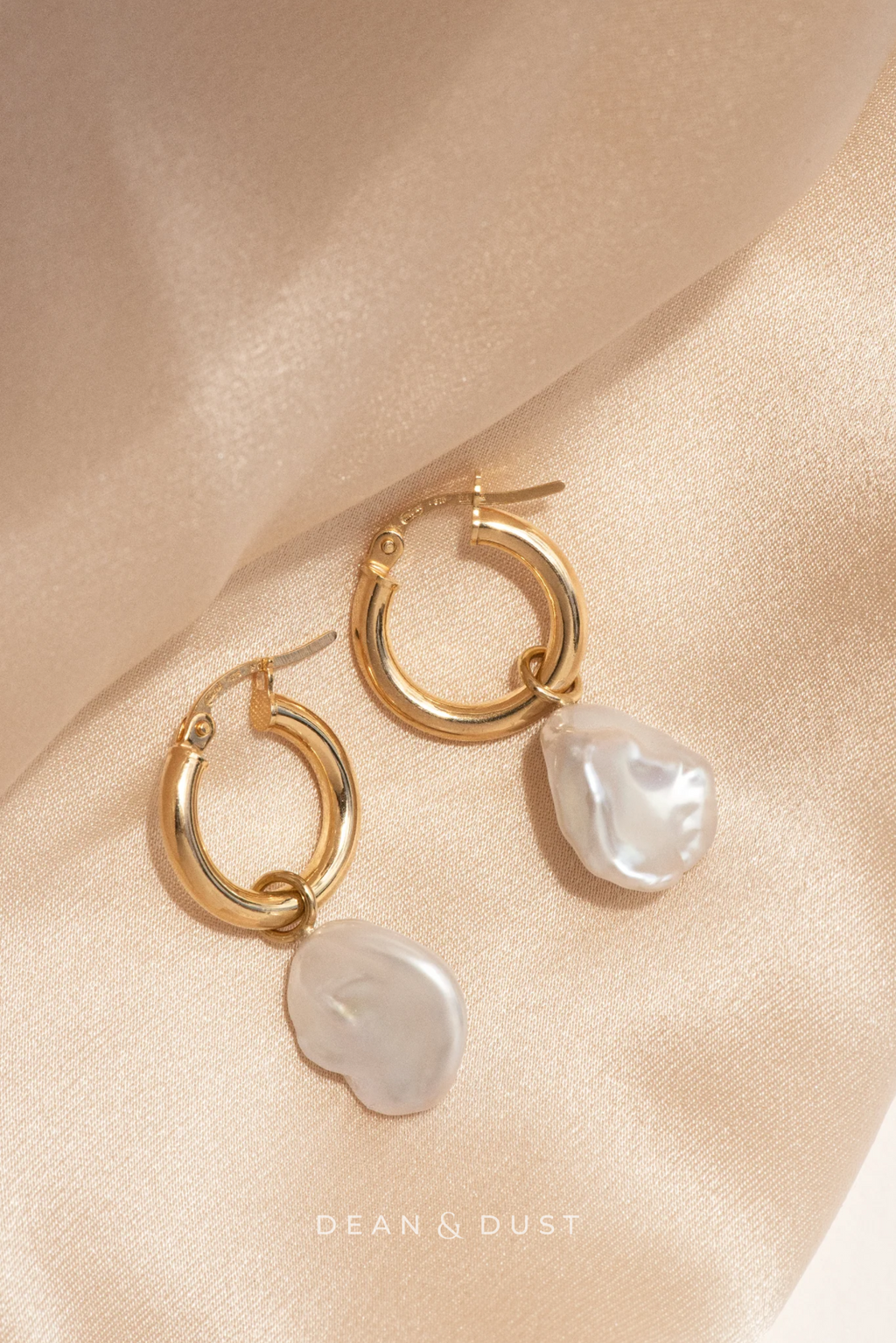 DEAN & DUST Ronde Hoop with Keshi Pearl Charm Earrings